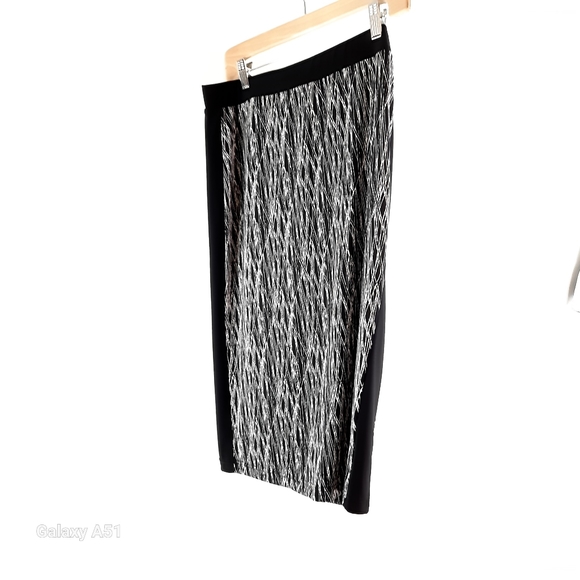 Large Vince Cumuto Maxi Black & White Skirt - Picture 4 of 16